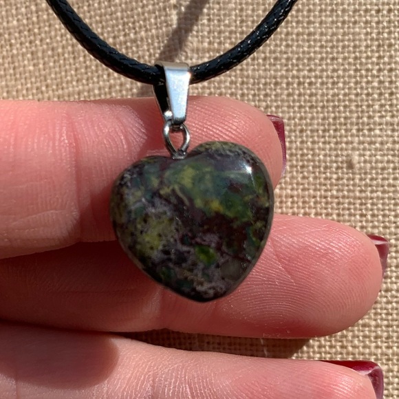 Handmade Genuine Stone Heart Amulet Necklace - Picture 4 of 15